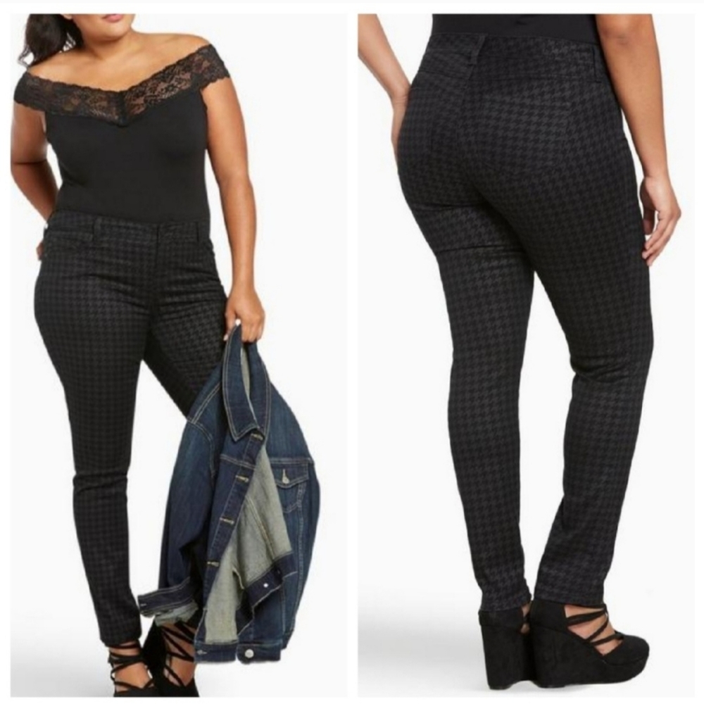 Torrid Houndstooth Print. Women's size 16R. But fits more like a 12/14